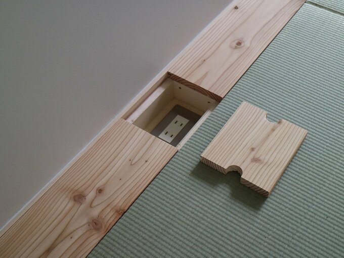 寝室の床下にコンセントを収納