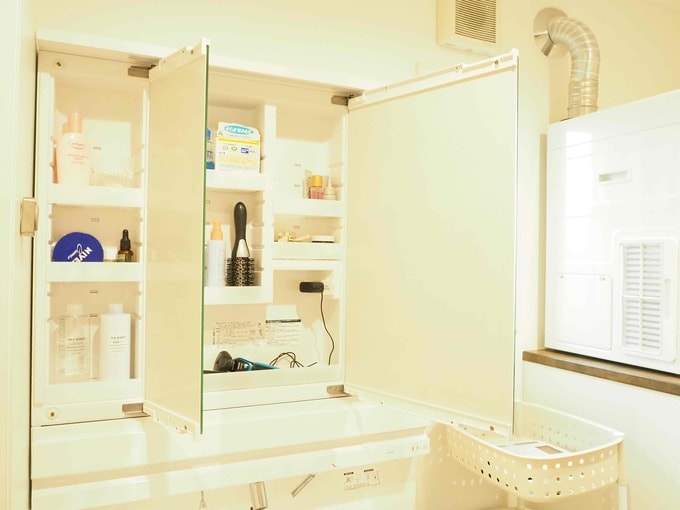 リクシルL.C.のミラー裏収納