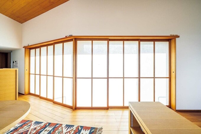 オリジナルのやわらかな「リネン戸」