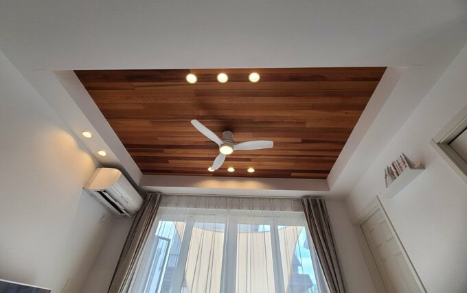 折り上げ天井のリビング