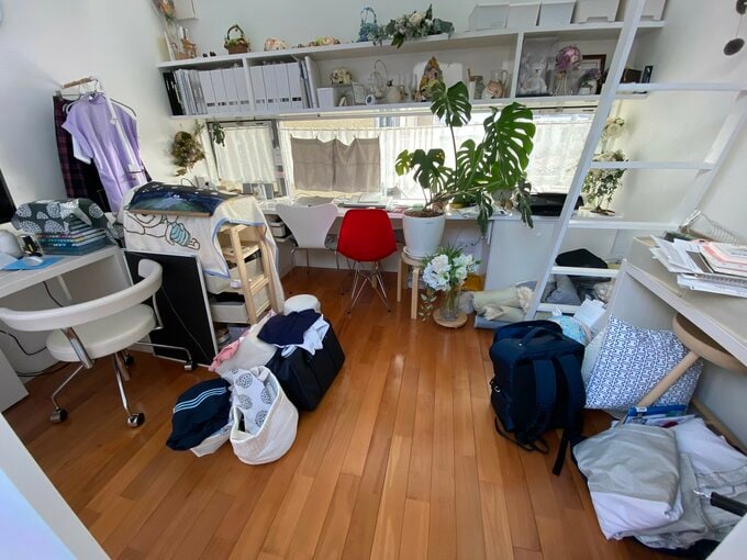 散らかった部屋