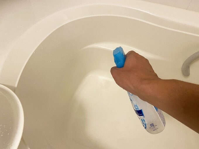 中性洗剤を吹きかける