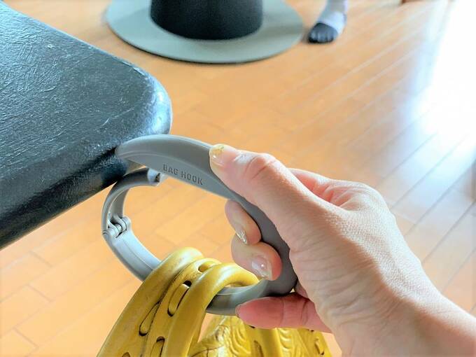 ボビーノに引っかけて持つ様子