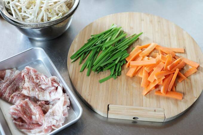 ニラと短冊切りにしたニンジン