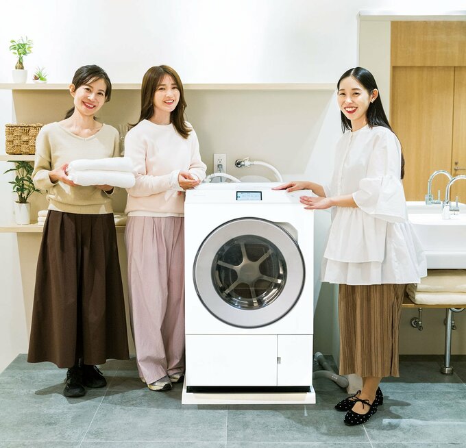 3人の女性とドラム式洗濯機