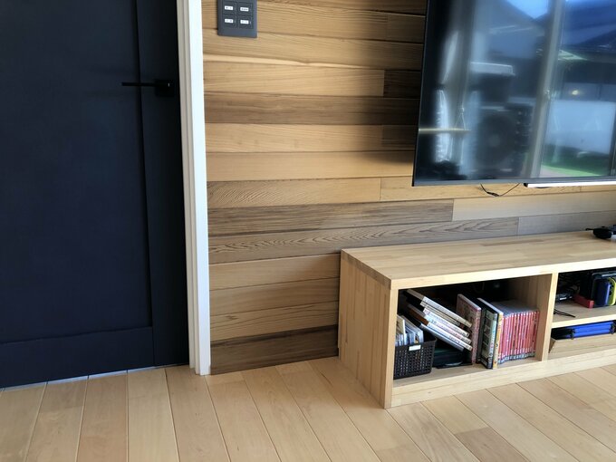 テレビ台の脇に加湿器用のコンセントが欲しかった