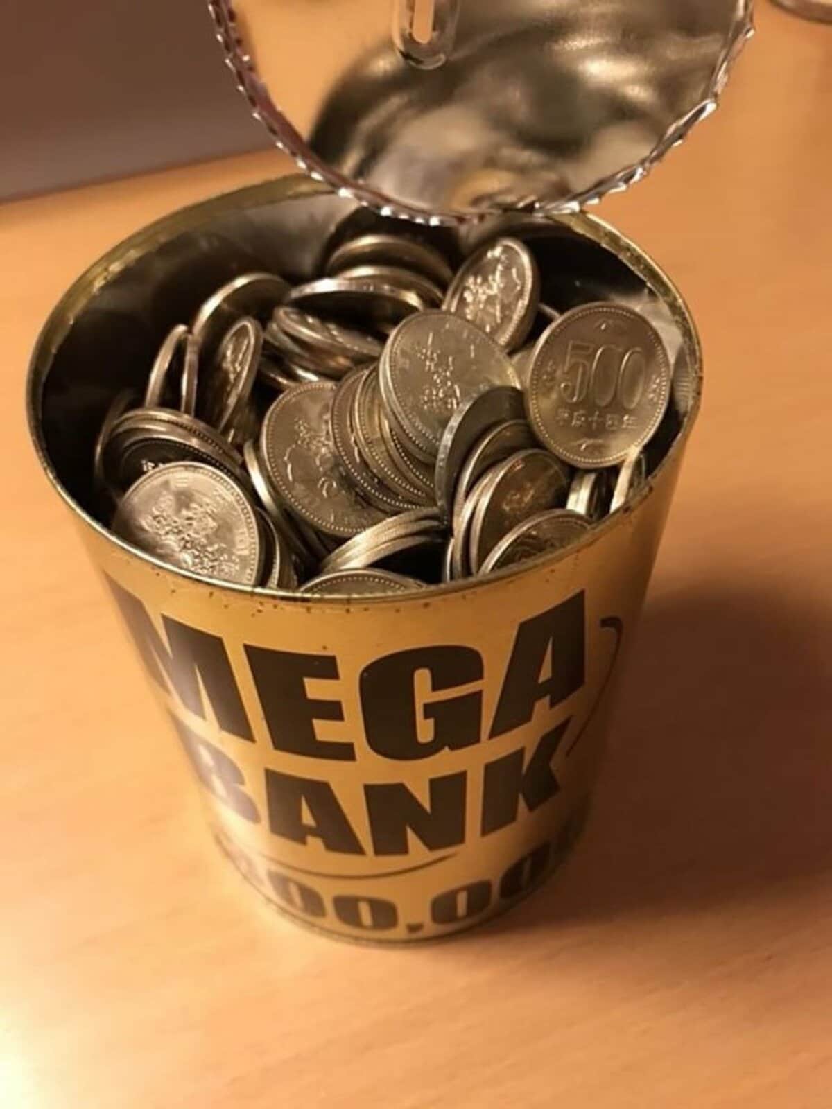 30万円貯まる貯金箱」がパンパンに！でも開けてみると…アレッ!? | ESSEonline（エッセ オンライン）