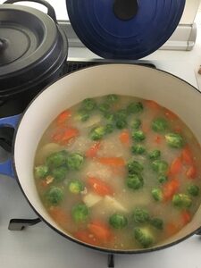 ホワイトソースやシチュールーの代わりに、雑穀を入れて煮込むだけ!