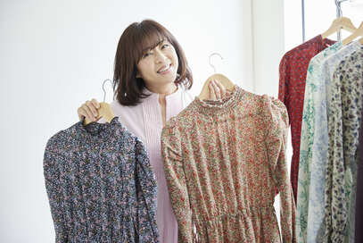 松本明子さん・57歳の“ケチ”なファッション事情。「息子の体育ジャージを自身の部屋着に」