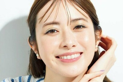 目元のくすみも払う優秀アイシャドウ。お値打ちコスメで大人の夏メイク術