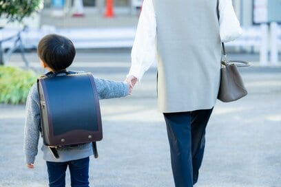 「思ってたのと違った…」学童保育に戸惑った共働き家庭のリアル。保育園との違いと、仕事・子育ての両立の工夫