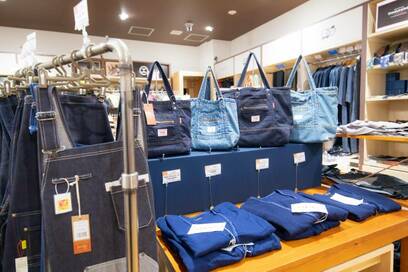 コートからマスクケースまで。高品質でおしゃれな岡山デニム