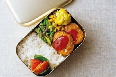 電子レンジでつくる「ハンバーグ弁当」。レンチン一発で手軽にふっくら