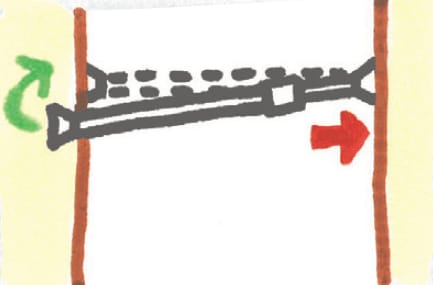 内部のバネを圧縮して取りつける