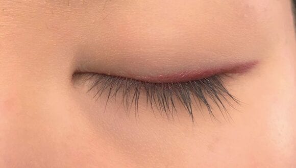 トレンド感をプラスする1本2役のアイライナー