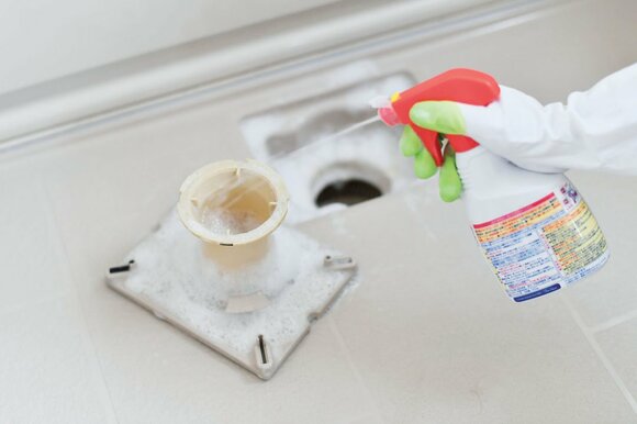 排水溝にカビ取り剤