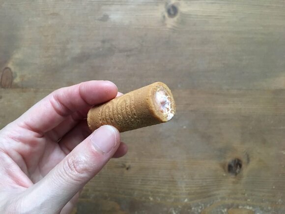 冷やすとクリームがほどよく固まり、常温とはまた違うおいしさを楽しむことができます