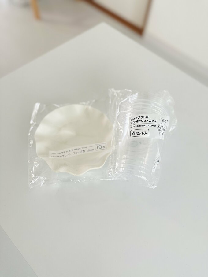 紙皿とコップ
