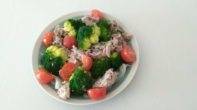 サバ缶とブロッコリーのサラダ