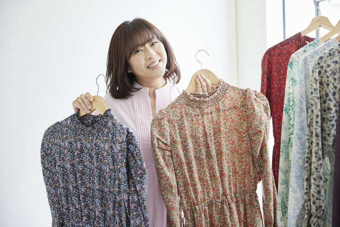 色違いで購入したこのワンピースも、2000円台。これを着て値段の話をすると、お決まりのように「2000円台に見えない」と言われます。