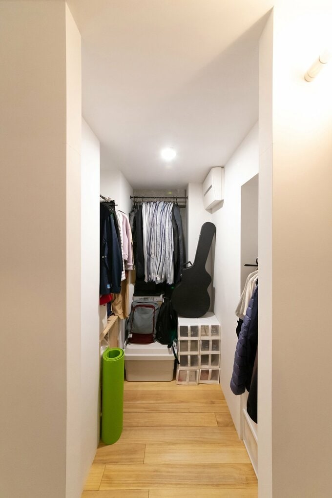 入り組んだ壁を逆手にとったウォークインクローゼット
