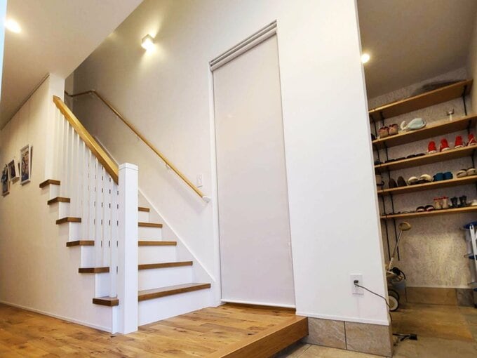 家族用と来客用に分けた玄関