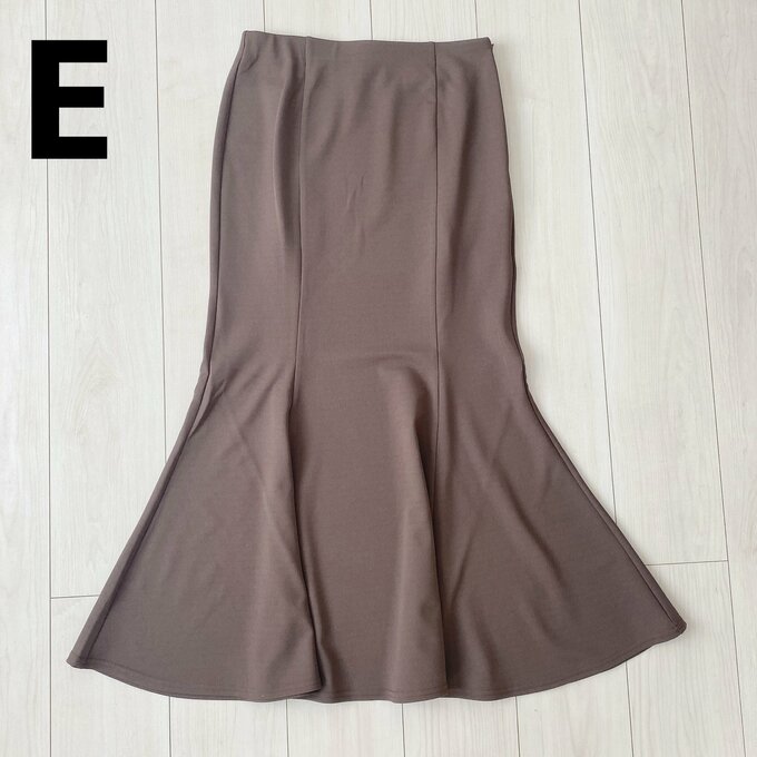 E:カットソーマーメイドロングスカート(1990円)