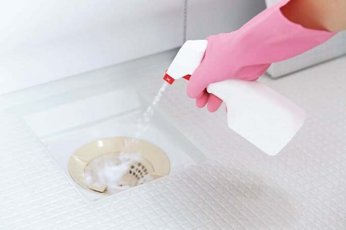お風呂排水口にスプレー