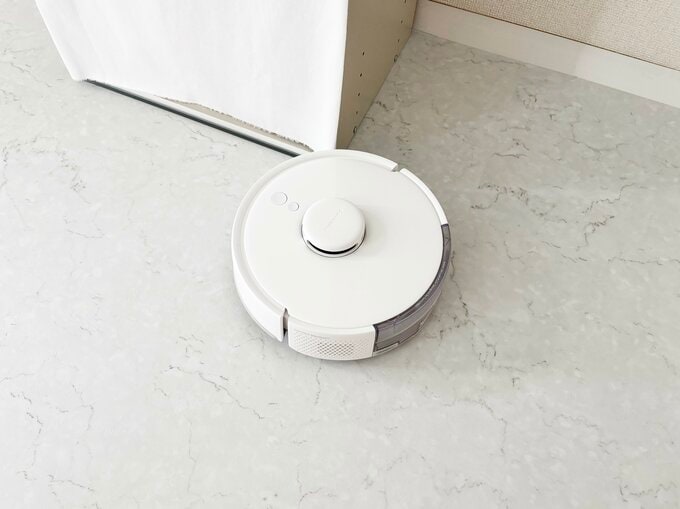 小型のロボット掃除機