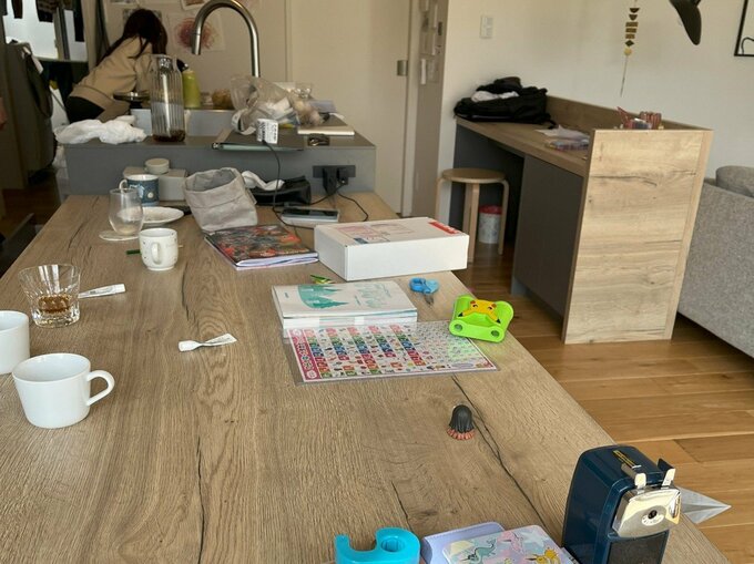 物が出しっぱなしの部屋