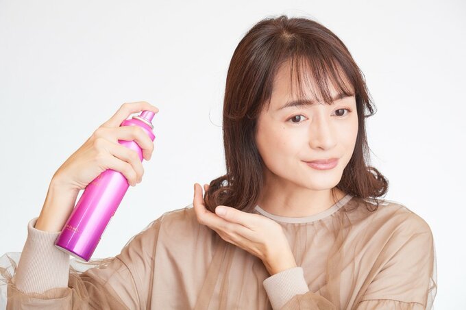 スプレーと女性