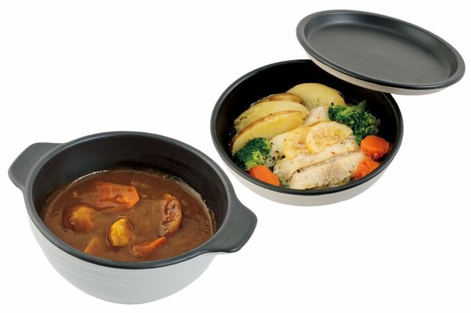 料理を盛りつけたカインズのレンジで楽チンシリーズ