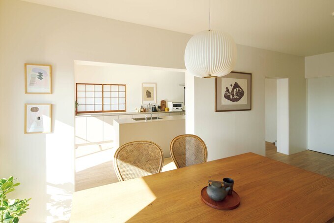 ダイニングからキッチン方向