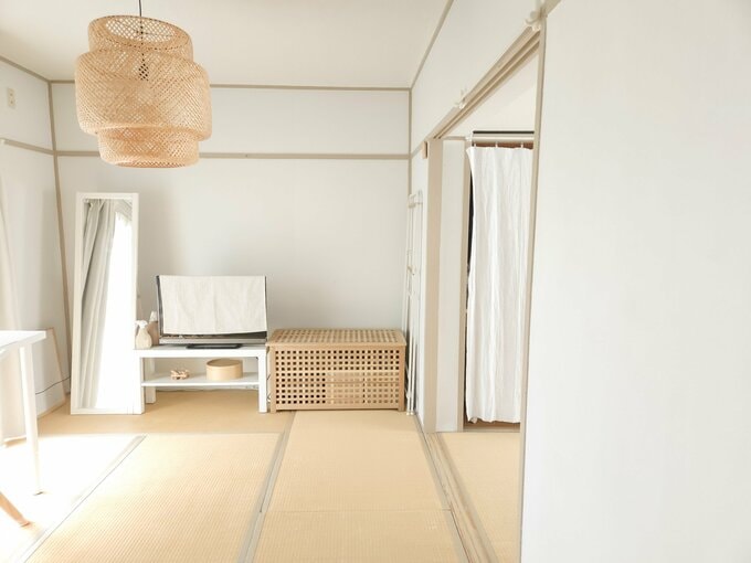 床にものを置くこと