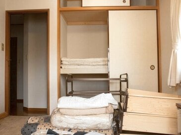 60代・シニア3人暮らし「老後に向けて」押入れを整理。体力のあるうちに手放してよかったもの6選