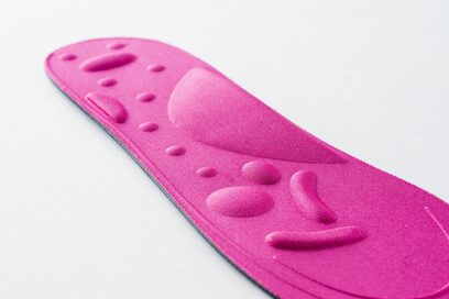 靴に敷くだけ、インソールにお任せあれ！「脚のむくみ」「O脚」「便秘」などの悩み
