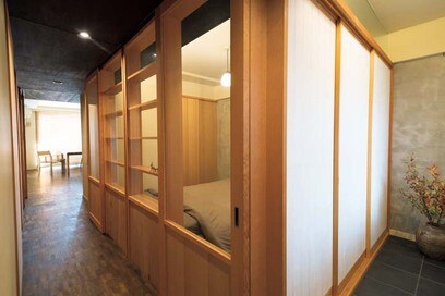 日本画が似合うLDKや料亭みたいな玄関土間。30代夫婦の雰囲気たっぷりマンションリノベ