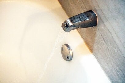 アメリカと日本でこんなに違う浴室事情。洗い場がないお風呂のメリット・デメリット