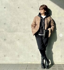 50代が着こなすユニクロコーデ。ダウンジャケットもすらりと見せるコツ