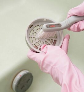 給湯口もすべて外し両面ブラシでブラッシングする