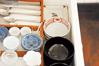 よく使う食器は取り出しやすい一番上の引き出しに