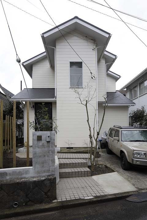 オリーブの木が迎える戸建て