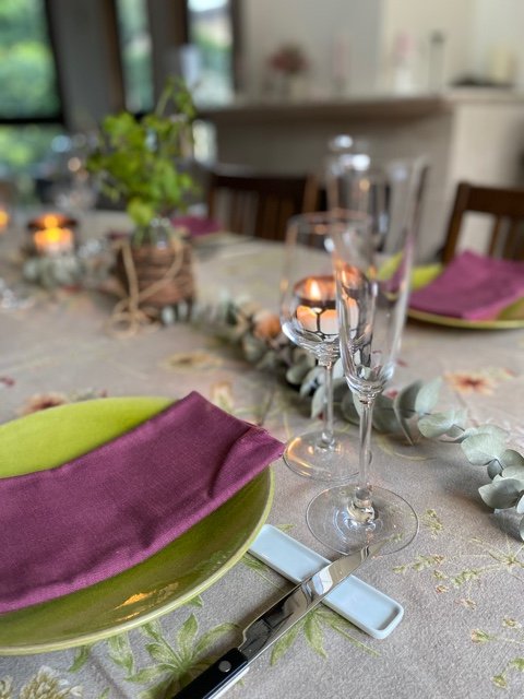 テーブルセッティングも家庭で学びます