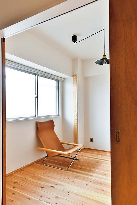 シンプルな仕上げの寝室