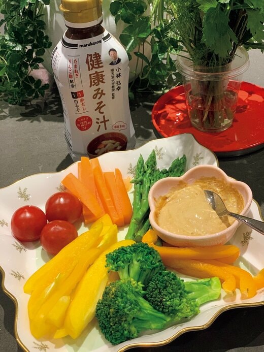 野菜スティックとみそ味のディップソース