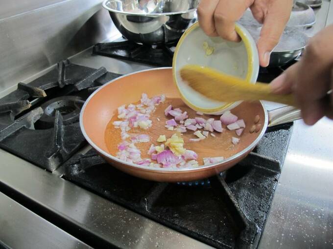 固ゆで卵を用意しておく