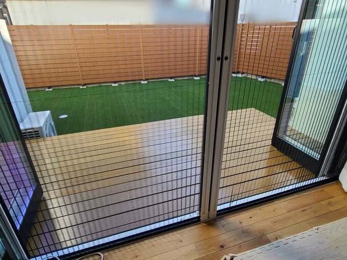 折りたたみ窓と網戸