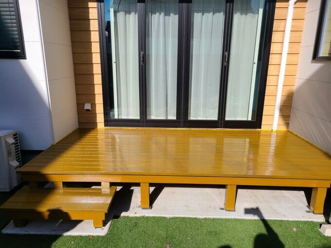 自然木のウッドデッキ