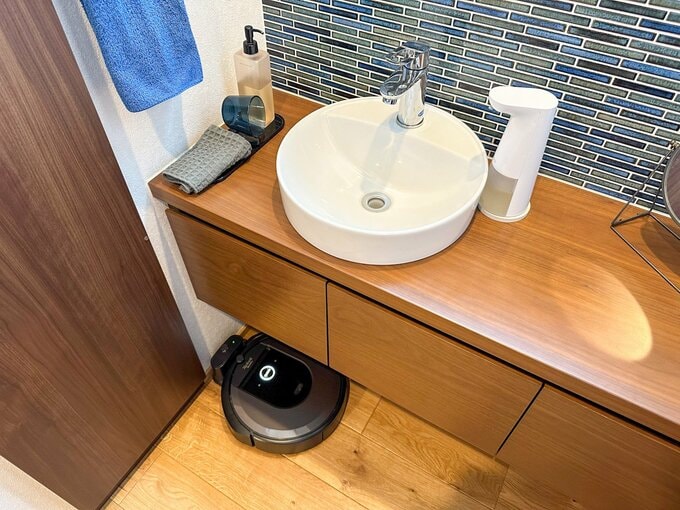 はみ出したロボット掃除機