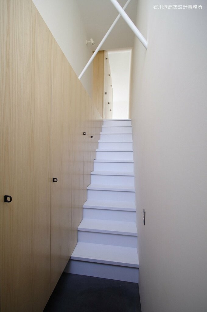 玄関ドアを入るといきなり階段